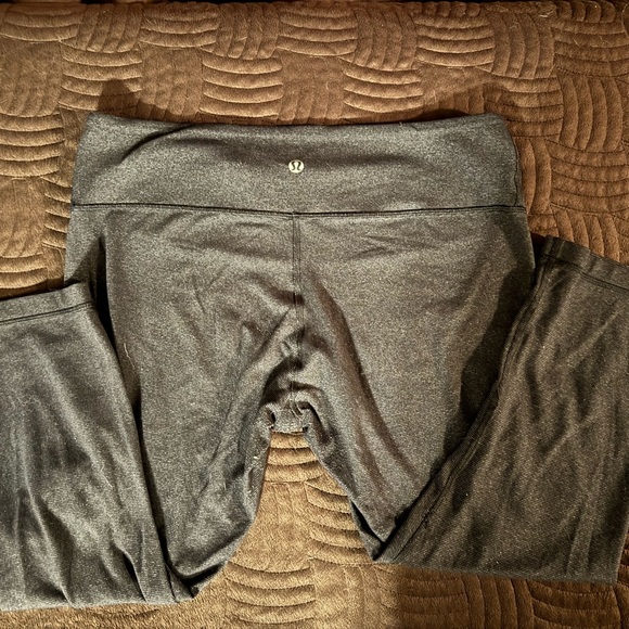 Lulu lemon Dark Grey Capri Leggings - Picture 4 of 5
